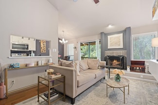 9100 Mountain Ridge Dr Unit 210, Austin, TX 78759
