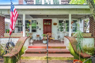 481 Archer St, Freeport, NY 11520