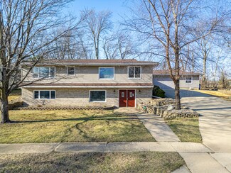 1224 Beech Dr, Dixon, IL 61021