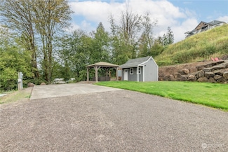 221 Lakeview Dr, Mossyrock, WA 98564