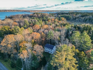 41 Spruce Brook Dr, Harpswell, ME 04079