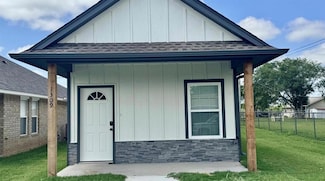 1326 SW New York Ave, Lawton, OK 73501
