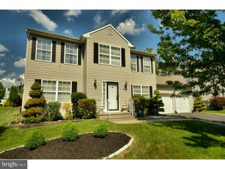 12 Blossom Dr, Ewing, NJ 08638