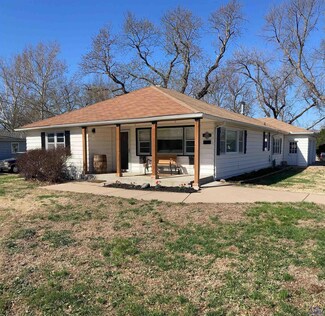 1945 SW Sims Ave, Topeka, KS 66604