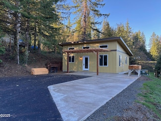 810 SE Beaver St, Toledo, OR 97391