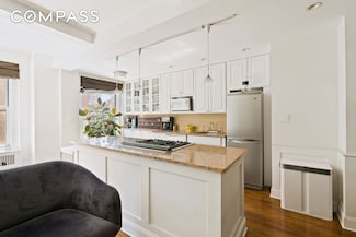 433 W 34th St Unit 5J, New York, NY 10001