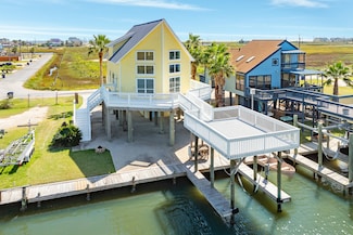 431 Swordfish Ln, Freeport, TX 77541