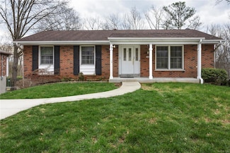 2444 Via Miralesta Dr, Saint Louis, MO 63125