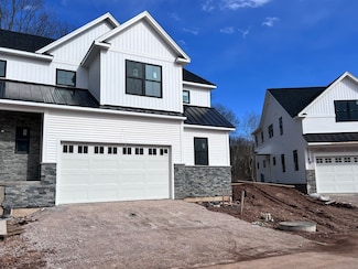 18 Village Cir Unit 18, Guilford, CT 06437