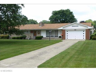 823 Valley View Dr, Brookfield, OH 44403