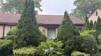 94 Strathmore Gate Dr, Stony Brook, NY 11790