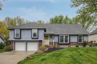 715 NE Cambridge Dr, Lees Summit, MO 64086