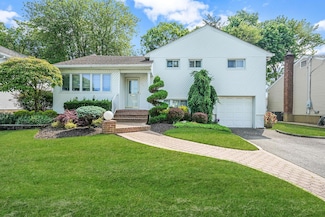 931 Shari Ln, East Meadow, NY 11554
