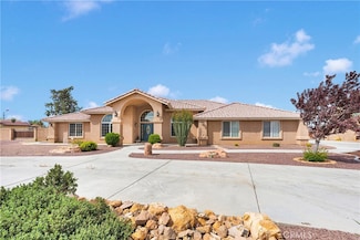 19501 Kinai Rd, Apple Valley, CA 92307