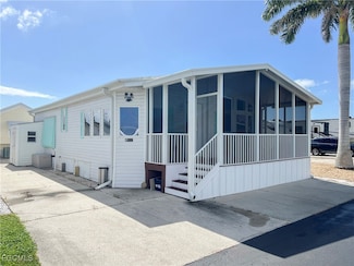 11117 Stardust Dr, Fort Myers, FL 33908