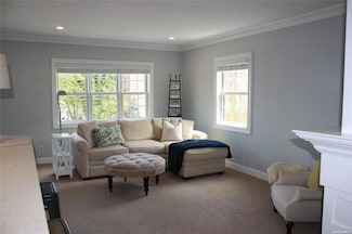 28 Jefferson Ave Unit 2, Rockville Centre, NY 11570