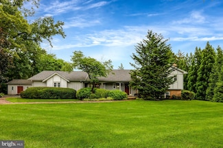 1013 Wilhelm Dr, Great Falls, VA 22066