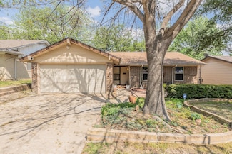 1030 SE 3rd St, Grand Prairie, TX 75051