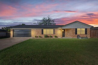 904 N Bunker Dr, Robinson, TX 76706