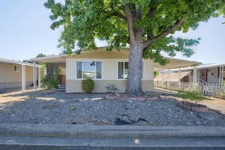 965 Roguelea Ln, Grants Pass, OR 97526