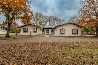 22745 Wrexford Dr, Southfield, MI 48033