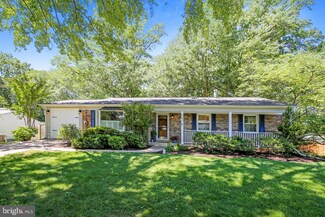 8208 Chancery Ct, Alexandria, VA 22308