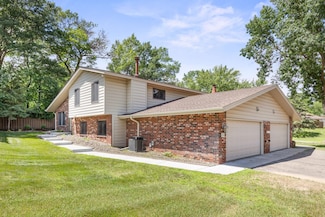 2304 Wildwood Trail, Hopkins, MN 55305