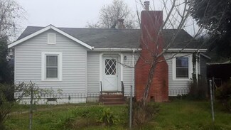 979 Riverview Ln, Garberville, CA 95542