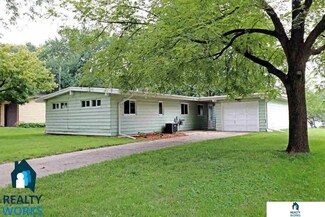 741 Eastborough Ln, Lincoln, NE 68505