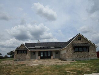 121 Western Way, Adkins, TX 78101