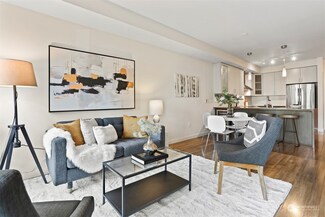 1760 NW 56th St Unit 323, Seattle, WA 98107