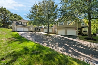 2 Arcola Way, Annandale, NJ 08801