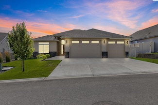 3729 S Van Buren Place, Kennewick, WA 99338