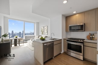 22-44 Jackson Ave Unit 3228, New York City, NY 11101