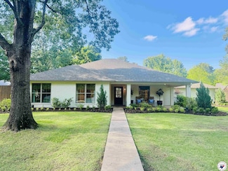 5010 Woodgate Dr, Texarkana, TX 75503