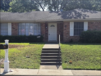 1306 Holt Ave, Desoto, TX 75115