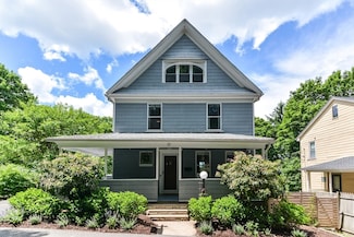 17 Uxbridge St, Worcester, MA 01605