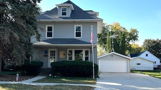511 E Main St, New Hampton, IA 50659