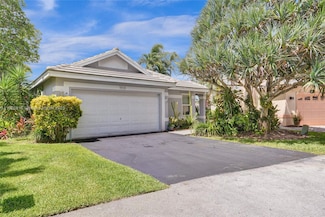 8820 Woodside Ct, Davie, FL 33328