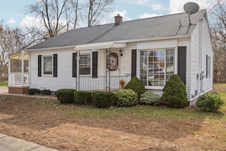 1709 Center St, Carleton, MI 48117