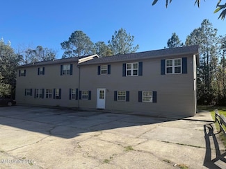 17207 Camellia St, Kiln, MS 39556