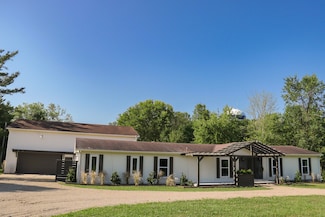 8460 Warren Woods Rd, Three Oaks, MI 49128