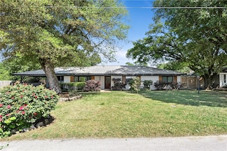 110 W Limit St, Madisonville, TX 77864