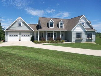 220 Knotting Hill Dr, Springville, IN 47462