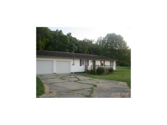 516 6th St, Letart, WV 25253