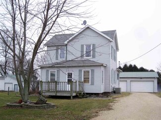 109 West St, Mount Hope, WI 53816