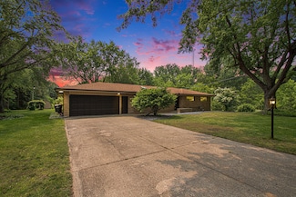 584 Benson Rd, Benton Harbor, MI 49022