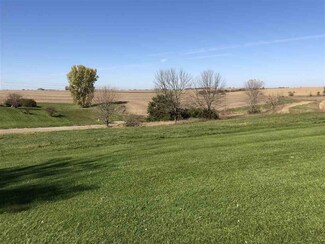 10 Lazy Brook Dr, West Branch, IA 52358