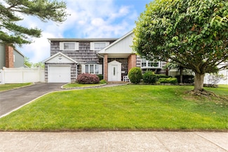 402 Spangle Dr, North Babylon, NY 11703