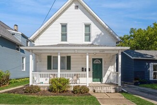 1005 Harrison Ave, Saint Joseph, MI 49085